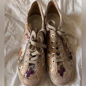 Remonte soft foam sneakers.